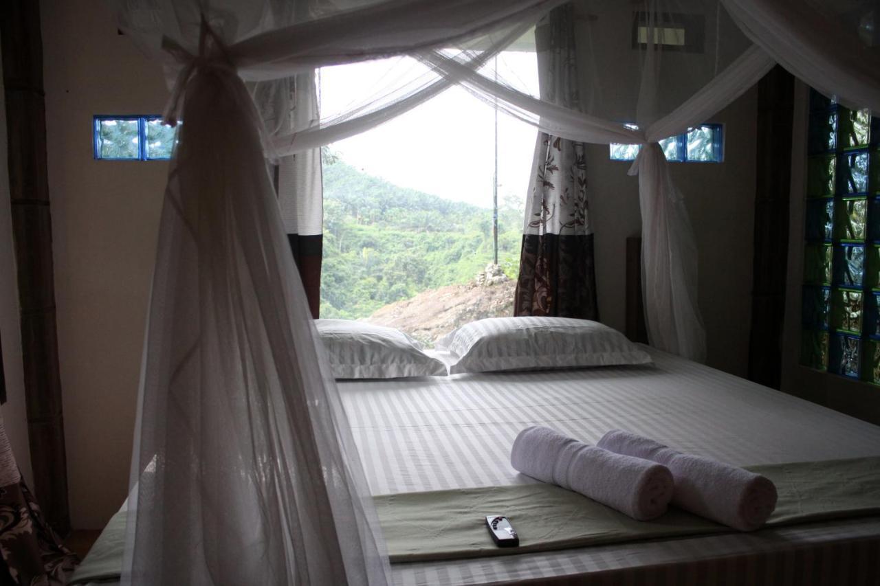 On The Rocks Bungalows, Restaurant And Jungle Trekking Tours บูกิตลาวัง ภายนอก รูปภาพ