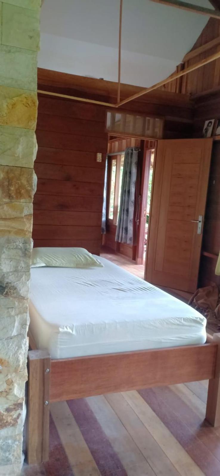 On The Rocks Bungalows, Restaurant And Jungle Trekking Tours บูกิตลาวัง ภายนอก รูปภาพ