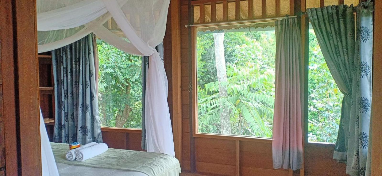 On The Rocks Bungalows, Restaurant And Jungle Trekking Tours บูกิตลาวัง ภายนอก รูปภาพ