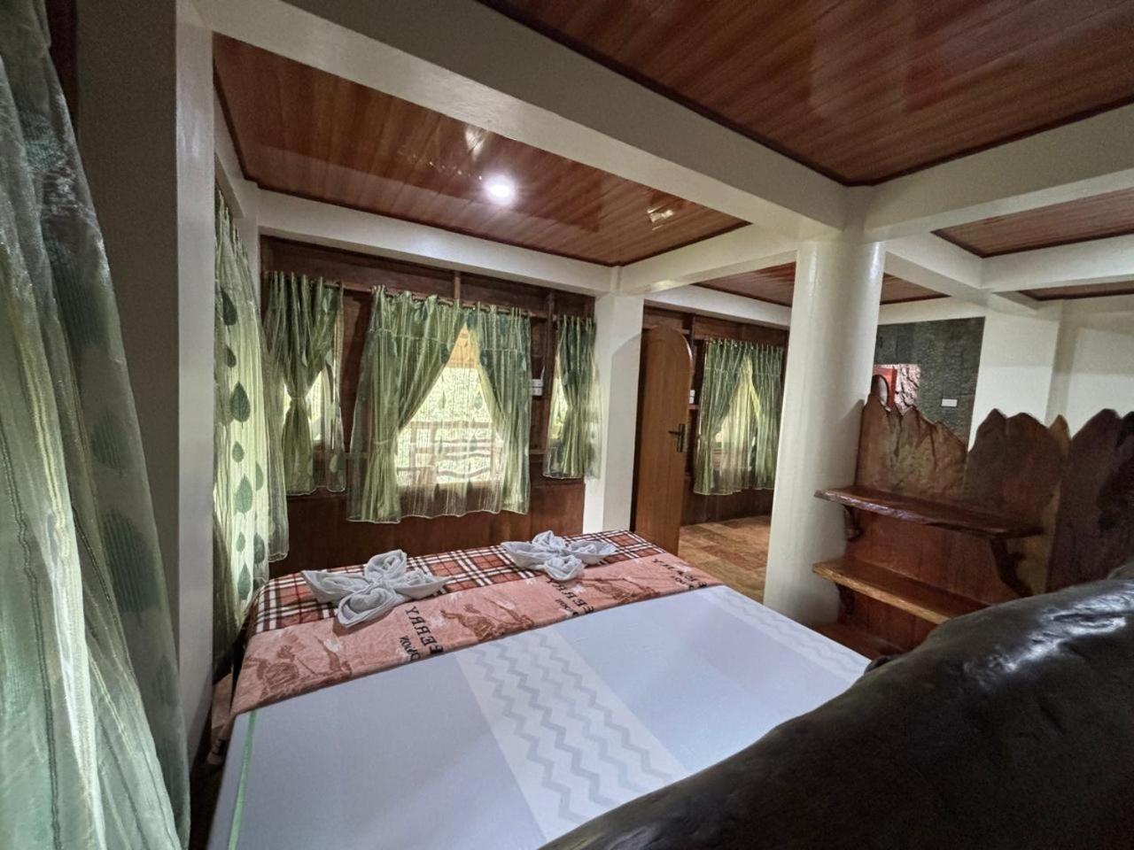 On The Rocks Bungalows, Restaurant And Jungle Trekking Tours บูกิตลาวัง ภายนอก รูปภาพ