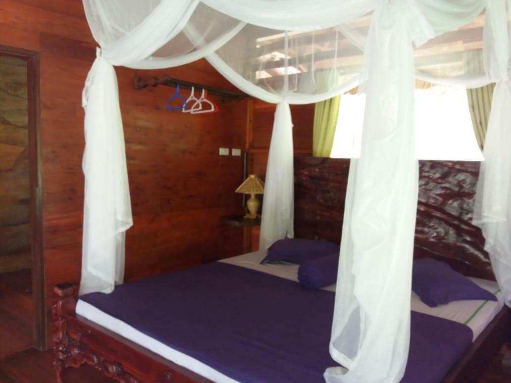 On The Rocks Bungalows, Restaurant And Jungle Trekking Tours บูกิตลาวัง ภายนอก รูปภาพ